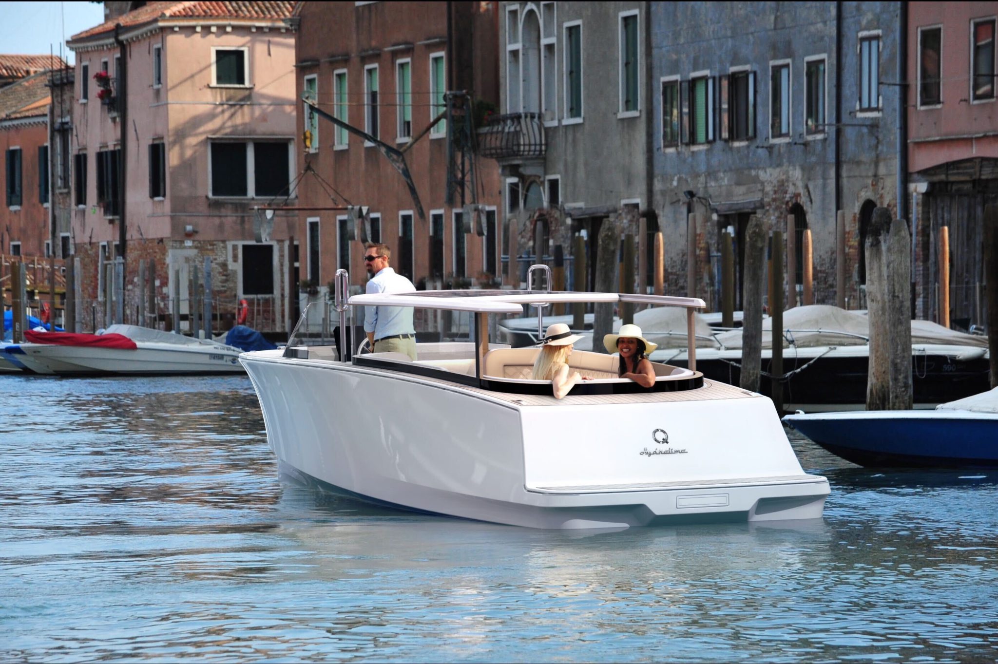 Q30 Limousine - Q Yachts